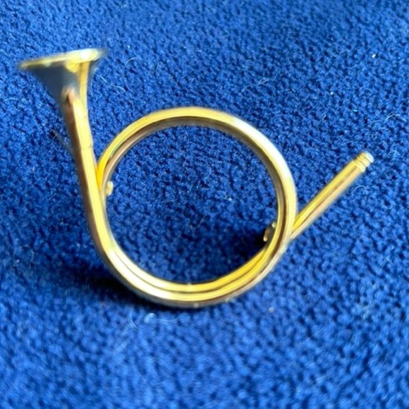 Vintage Small Gold Tone French Horn Brooch - Picture 3 of 5